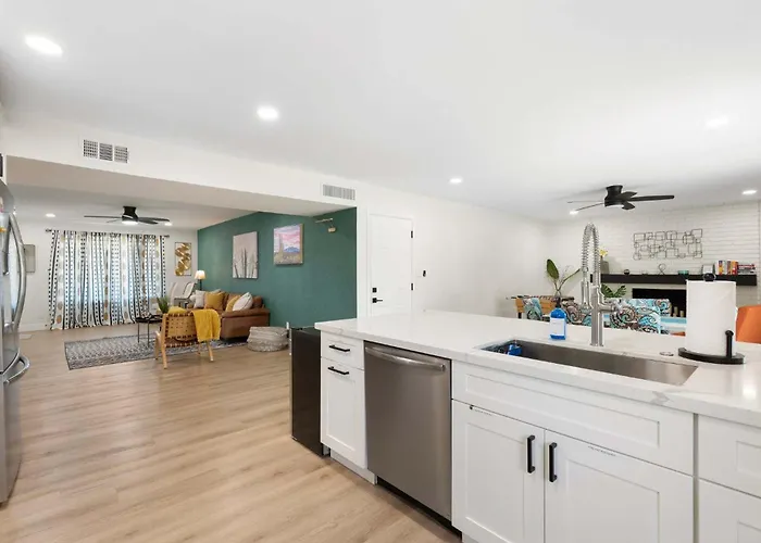 Holiday home 3bd Pool Hot Tub Garage Full Kitchen Asu