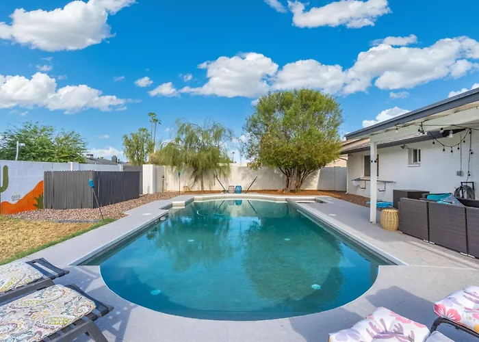 Holiday home 3bd Pool Hot Tub Garage Full Kitchen Asu Tempe