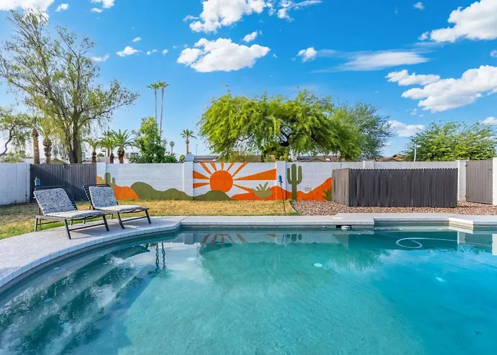 Holiday home 3bd Pool Hot Tub Garage Full Kitchen Asu Tempe