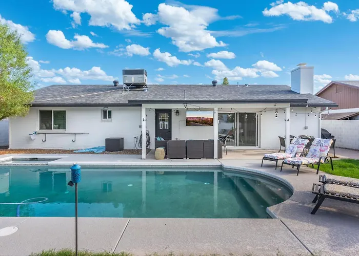 3bd Pool Hot Tub Garage Full Kitchen Asu Holiday home Tempe